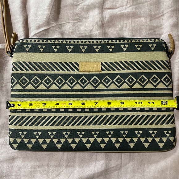 Laptop/tablet case ~12x9 - Picture 4 of 6
